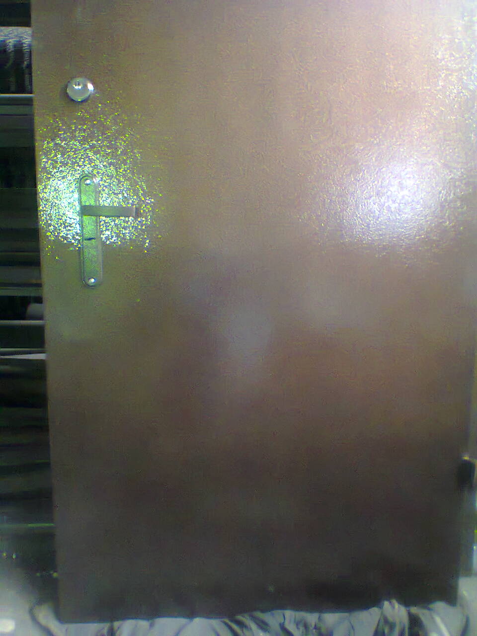 Дверь металлическая входная с порошковой окраской и замком