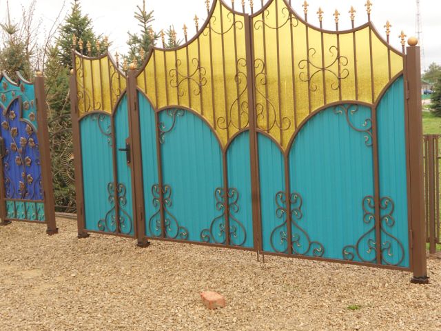Ворота распашные кованые декоративные с калиткой